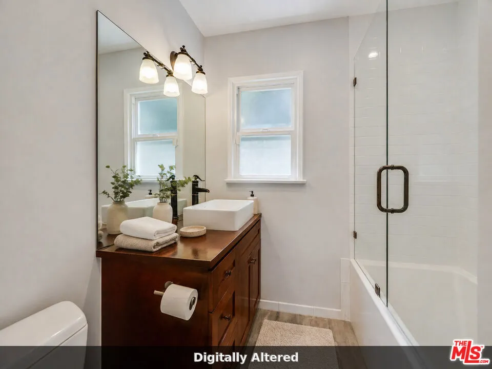 5343 Blanco Way Culver City, CA 90230