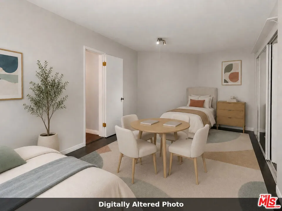 5343 Blanco Way Culver City, CA 90230