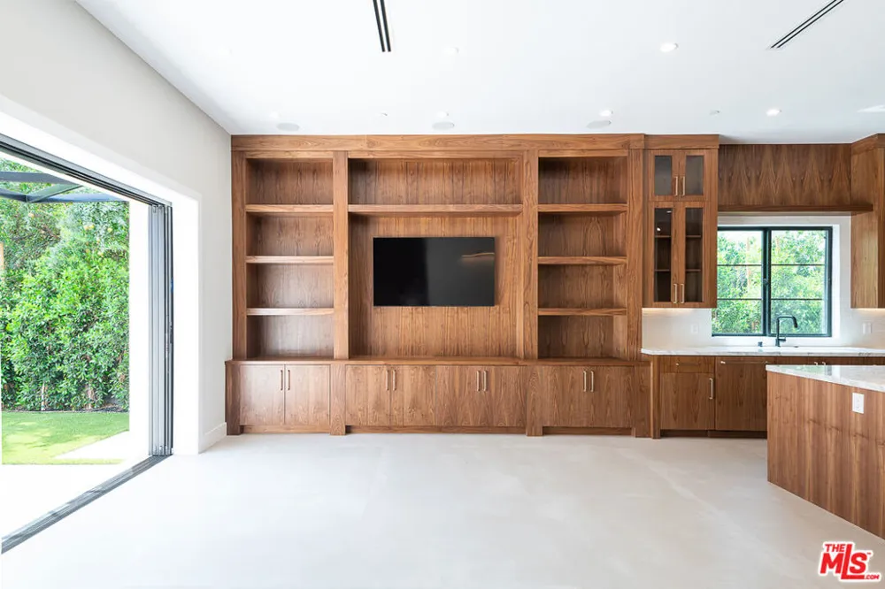 14752 Hartsook Street Sherman Oaks, CA 91403