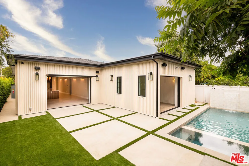 14752 Hartsook Street Sherman Oaks, CA 91403