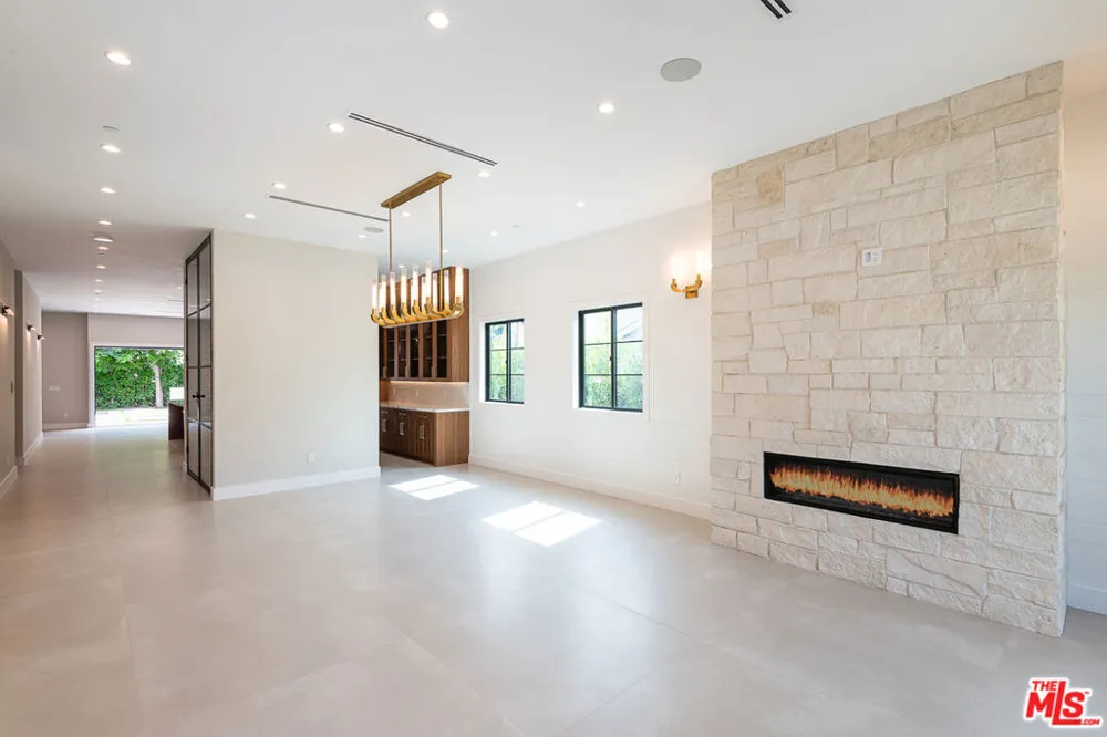 14752 Hartsook Street Sherman Oaks, CA 91403