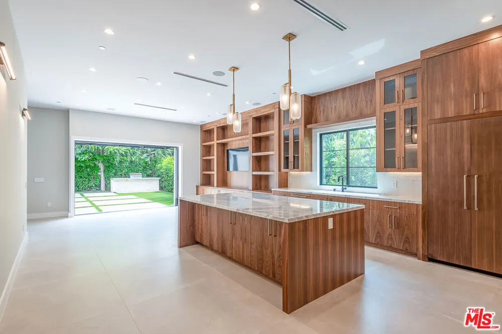 14752 Hartsook Street Sherman Oaks, CA 91403