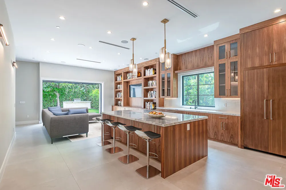 14752 Hartsook Street Sherman Oaks, CA 91403