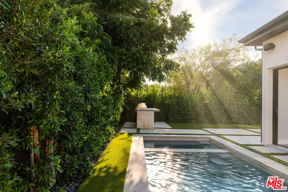 14752 Hartsook Street Sherman Oaks, CA 91403