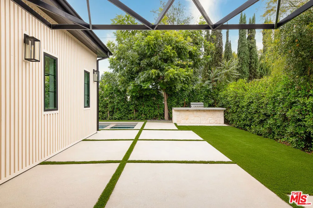 14752 Hartsook Street Sherman Oaks, CA 91403