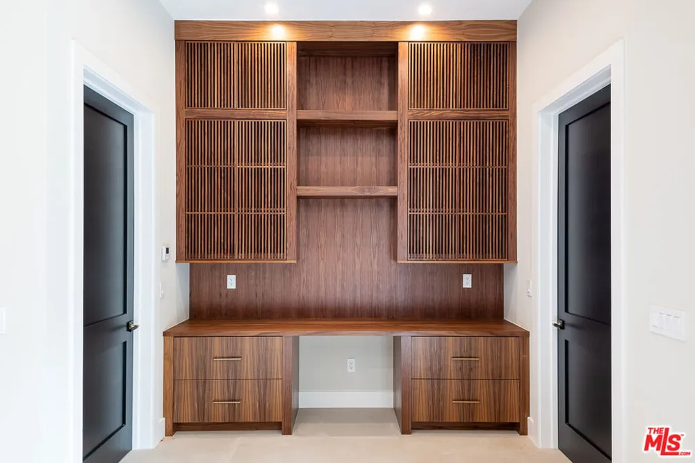 14752 Hartsook Street Sherman Oaks, CA 91403