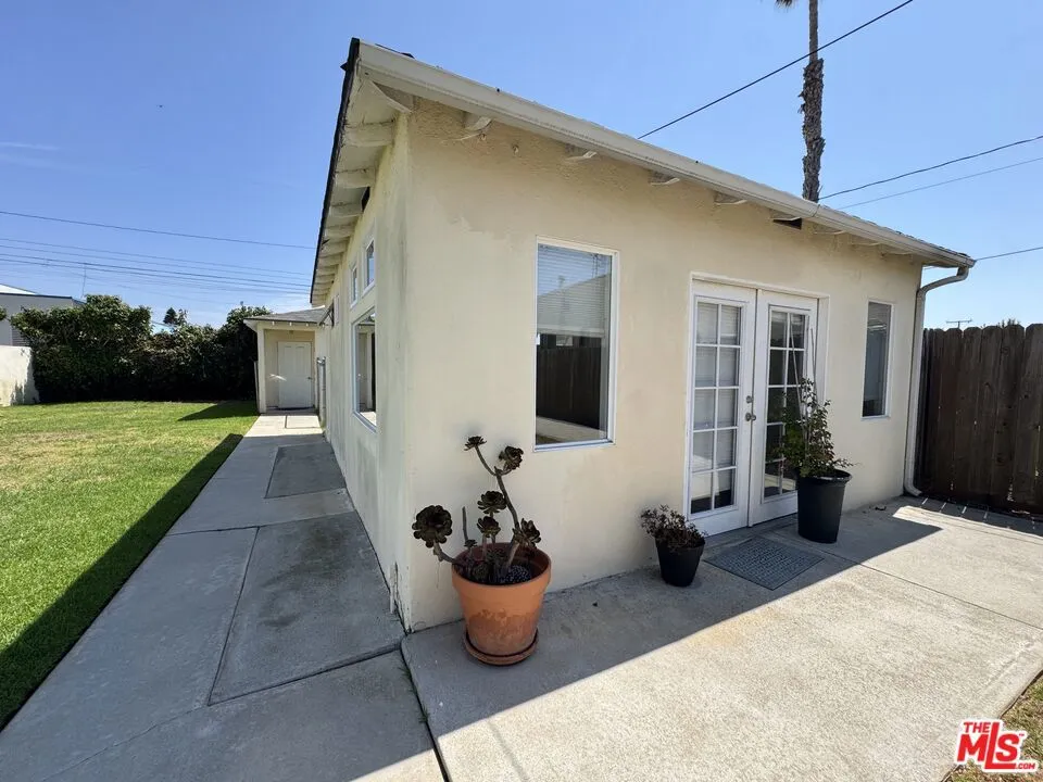 823 23rd Street Santa Monica, CA 90403
