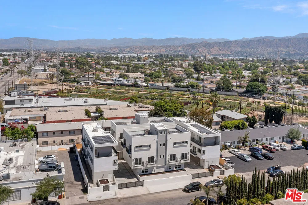 10959 Calvert North Hollywood, CA 91606