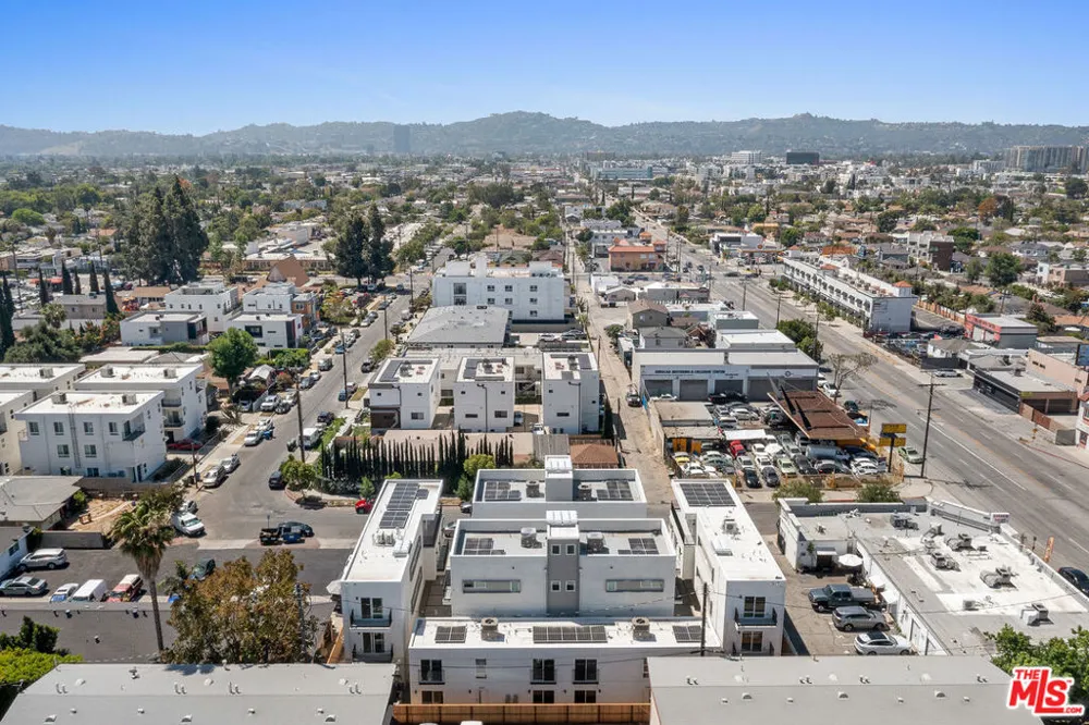 10959 Calvert North Hollywood, CA 91606