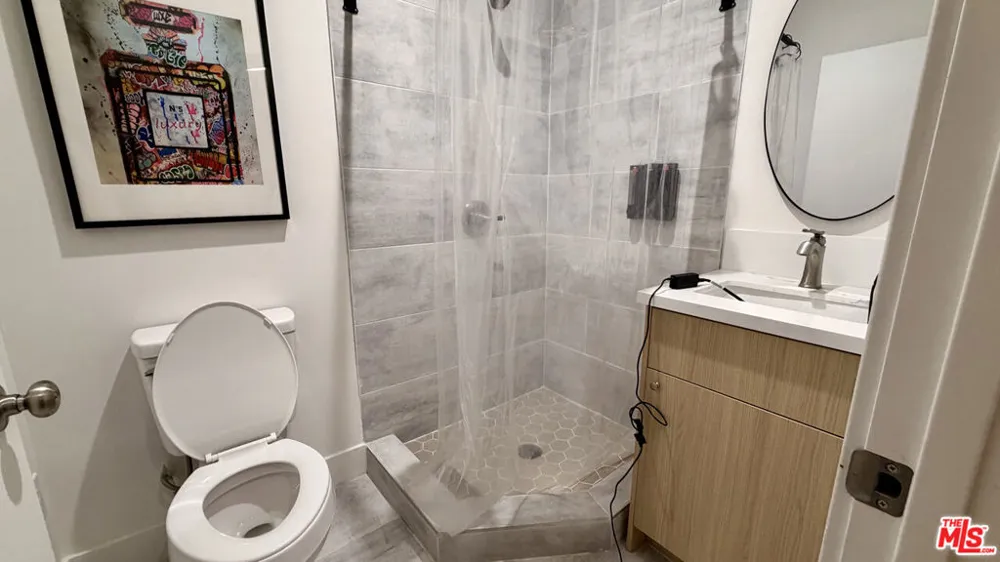 10959 Calvert North Hollywood, CA 91606