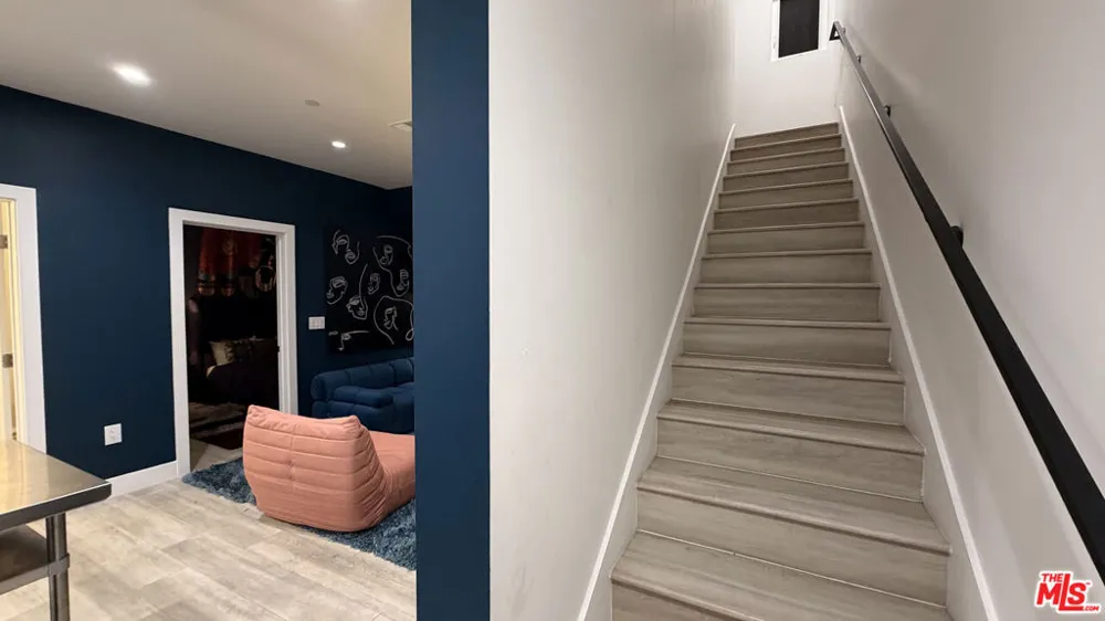 10959 Calvert North Hollywood, CA 91606