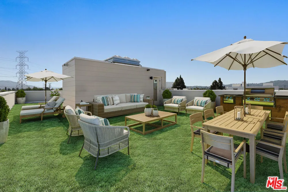 10959 Calvert North Hollywood, CA 91606