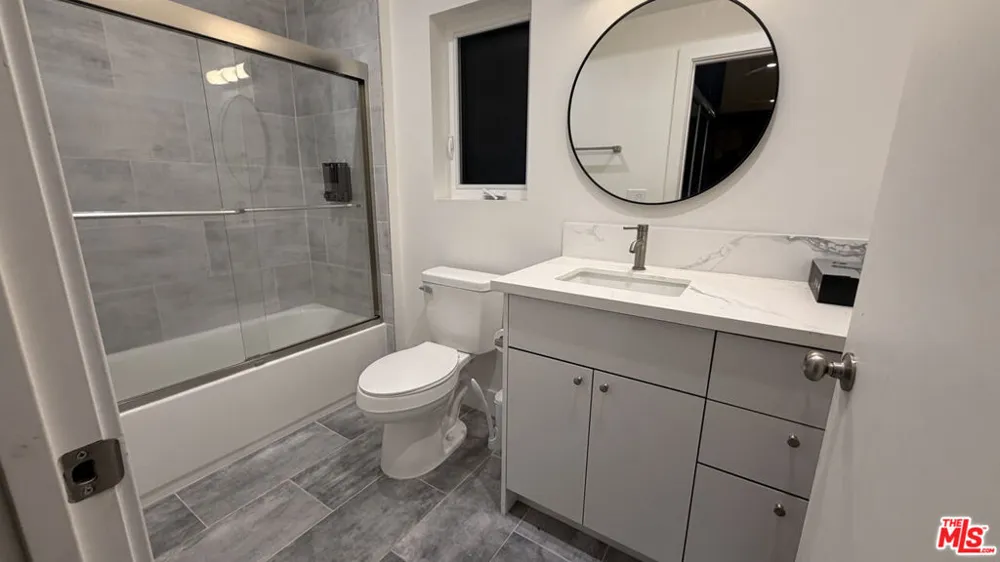 10959 Calvert North Hollywood, CA 91606