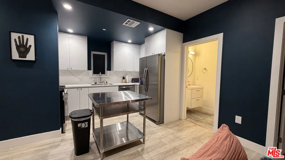 10959 Calvert North Hollywood, CA 91606