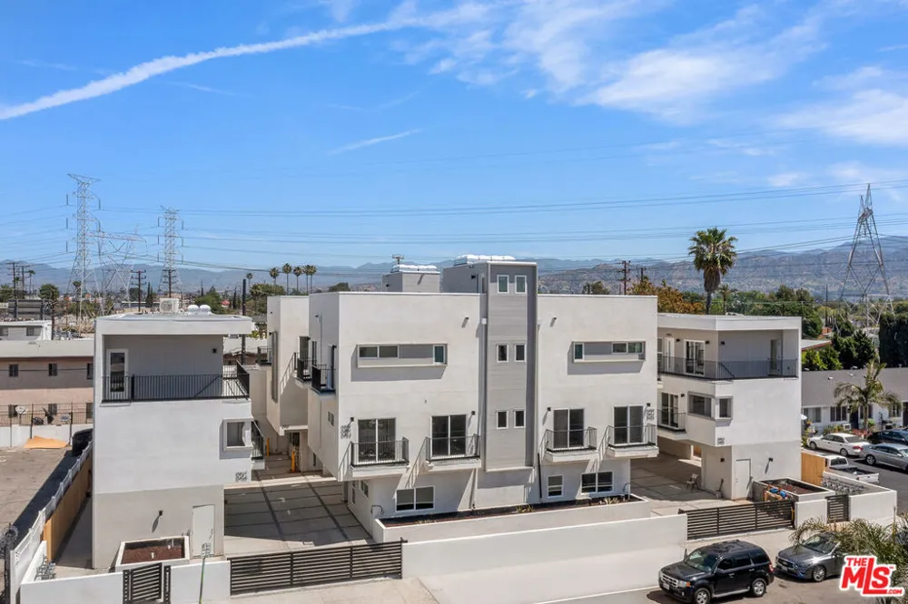 10959 Calvert North Hollywood, CA 91606