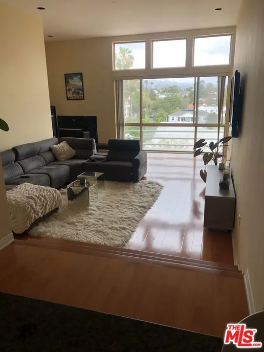 10432 Eastborne Avenue #304 Los Angeles, CA 90024