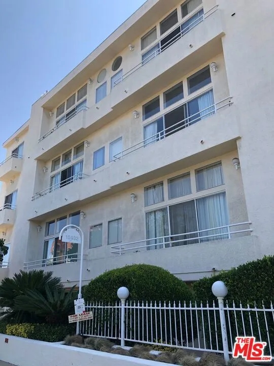 10432 Eastborne Avenue #304 Los Angeles, CA 90024