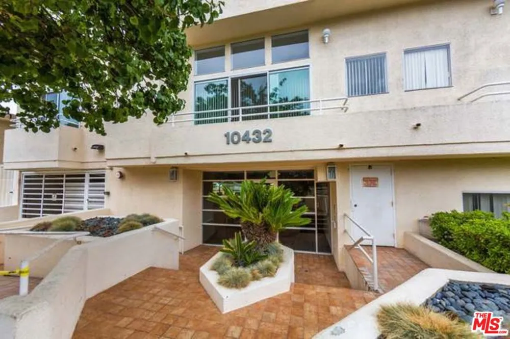10432 Eastborne Avenue #304 Los Angeles, CA 90024
