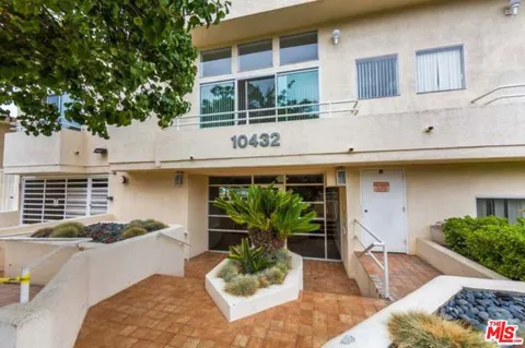 10432 Eastborne Avenue #304