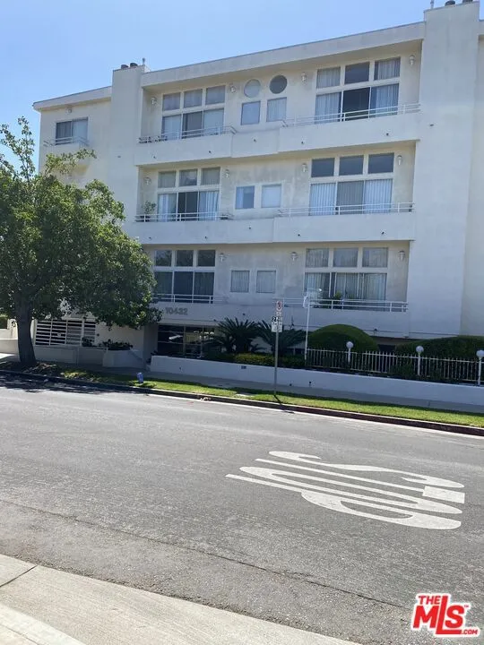 10432 Eastborne Avenue #304 Los Angeles, CA 90024