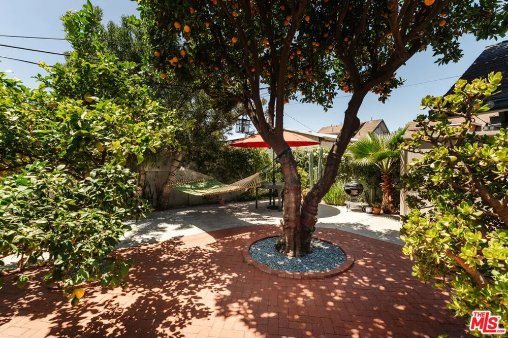 2915 S Budlong Avenue Los Angeles, CA 90007