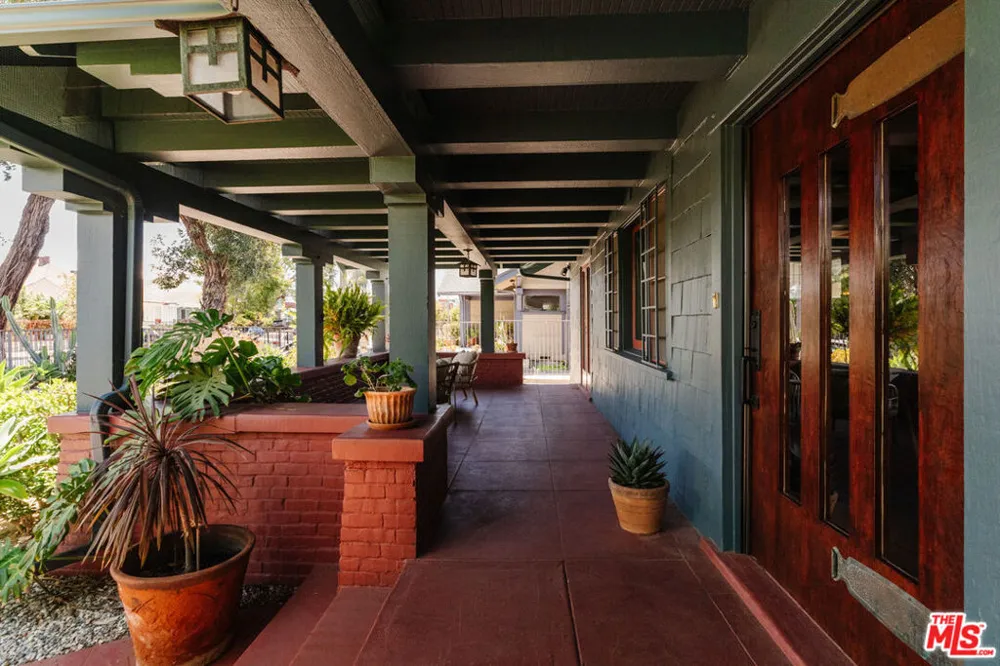 2915 S Budlong Avenue Los Angeles, CA 90007