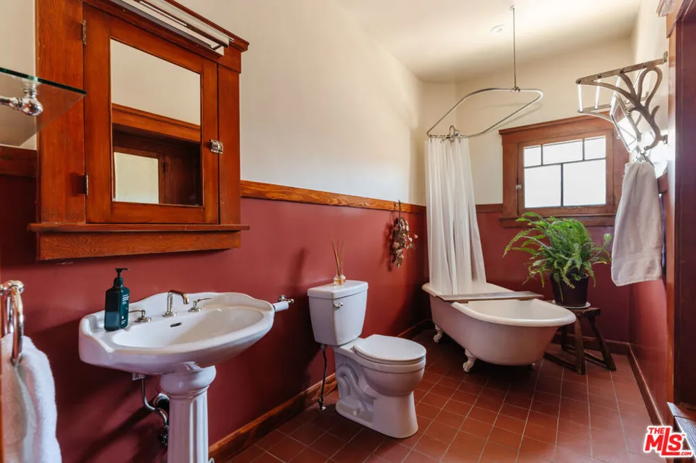 2915 S Budlong Avenue Los Angeles, CA 90007