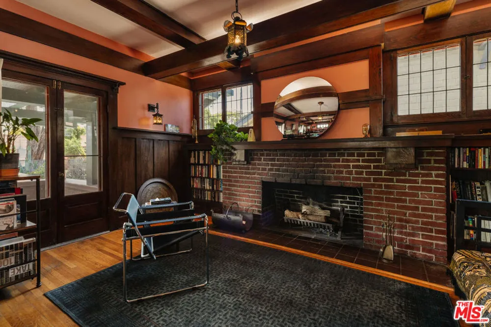 2915 S Budlong Avenue Los Angeles, CA 90007