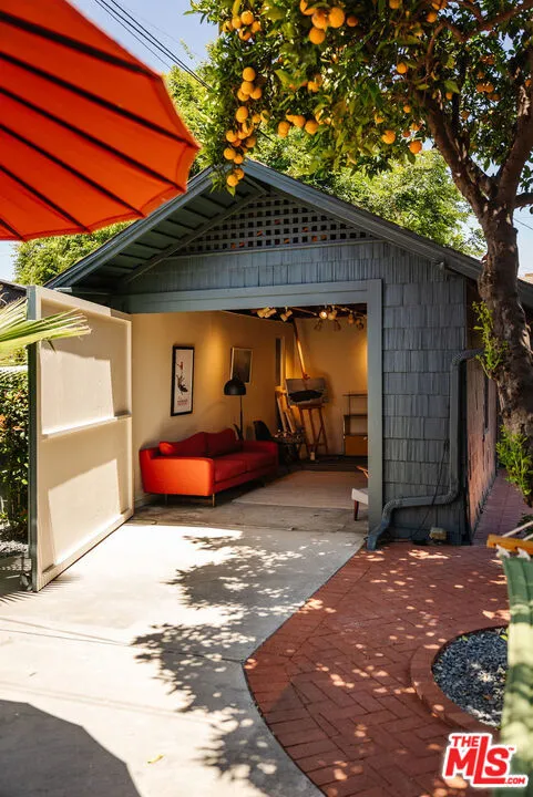 2915 S Budlong Avenue Los Angeles, CA 90007