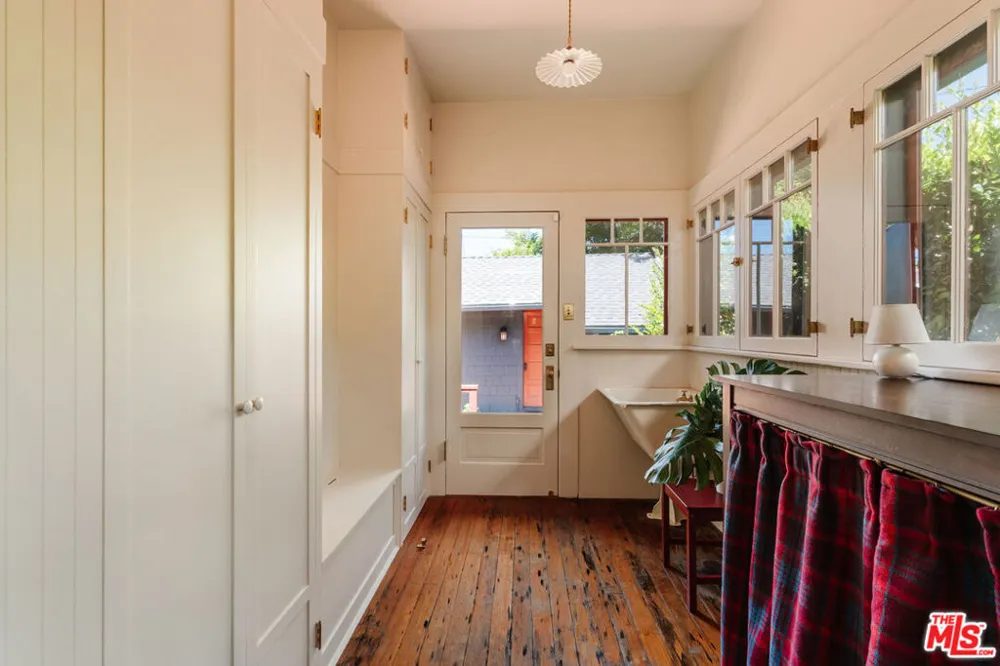 2915 S Budlong Avenue Los Angeles, CA 90007