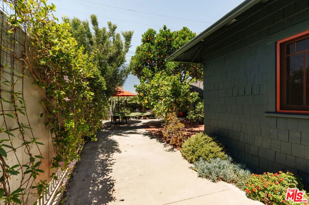 2915 S Budlong Avenue Los Angeles, CA 90007