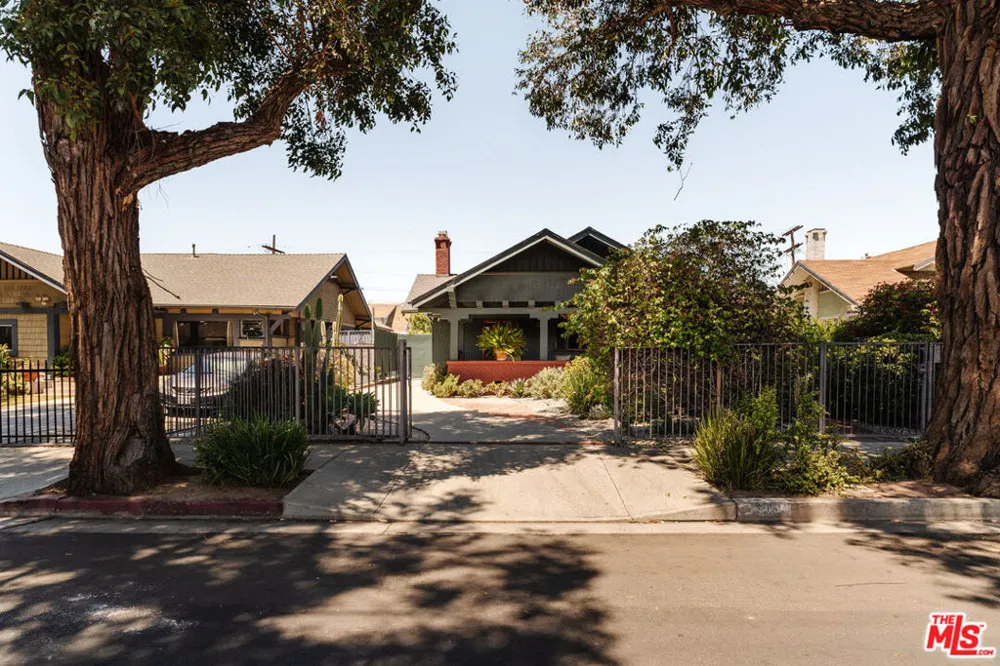 2915 S Budlong Avenue Los Angeles, CA 90007