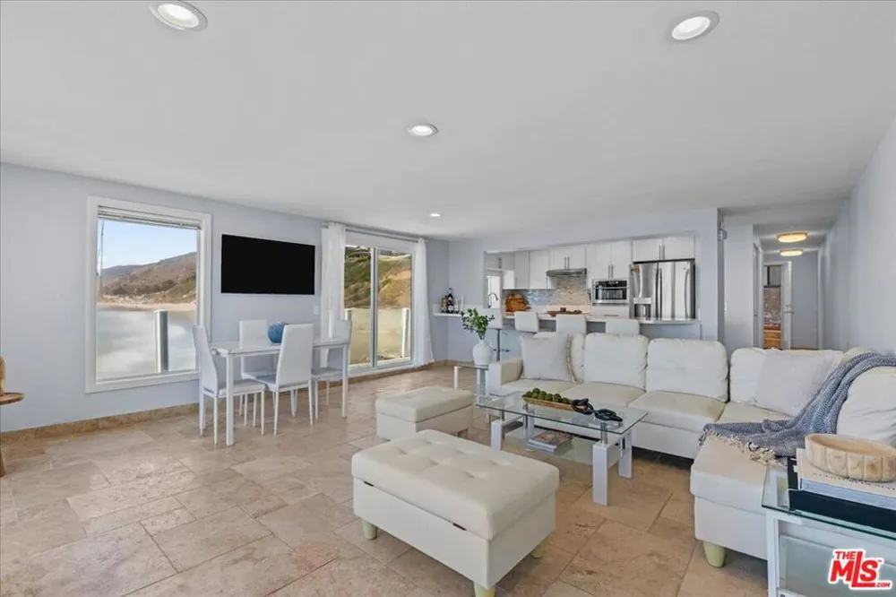 11770 Pacific Coast Highway ## AA Malibu, CA 90265
