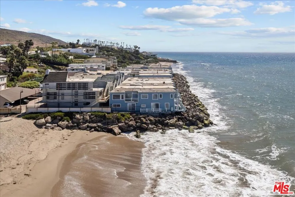 11770 Pacific Coast Highway ## AA Malibu, CA 90265