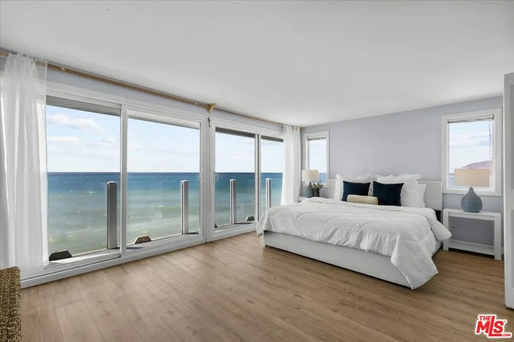 11770 Pacific Coast Highway ## AA Malibu, CA 90265
