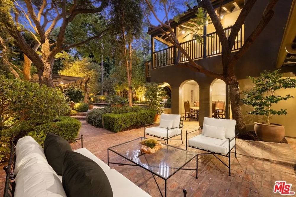 159 Cliffwood Avenue Los Angeles, CA 90049