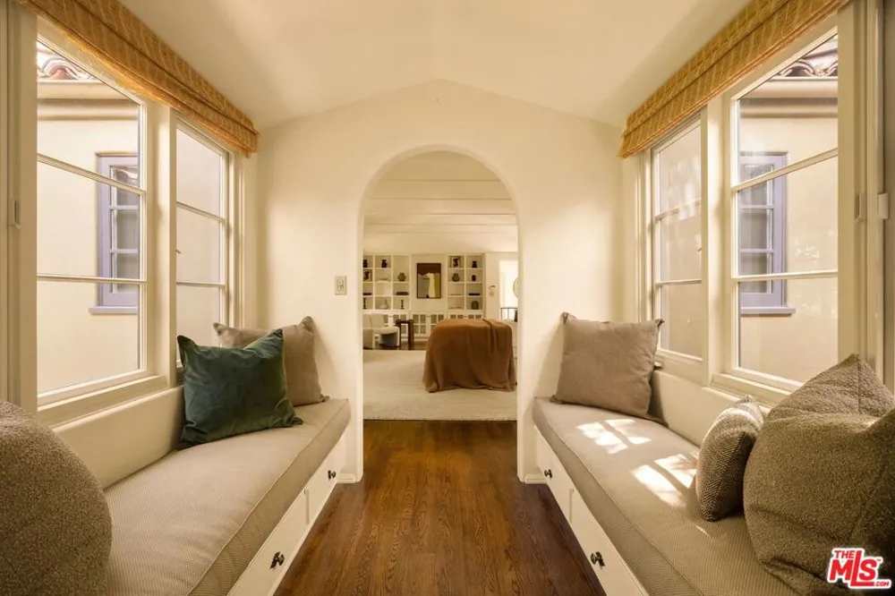 159 Cliffwood Avenue Los Angeles, CA 90049