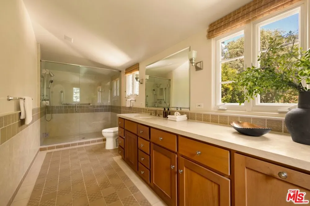 159 Cliffwood Avenue Los Angeles, CA 90049
