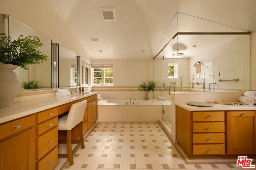 159 Cliffwood Avenue Los Angeles, CA 90049