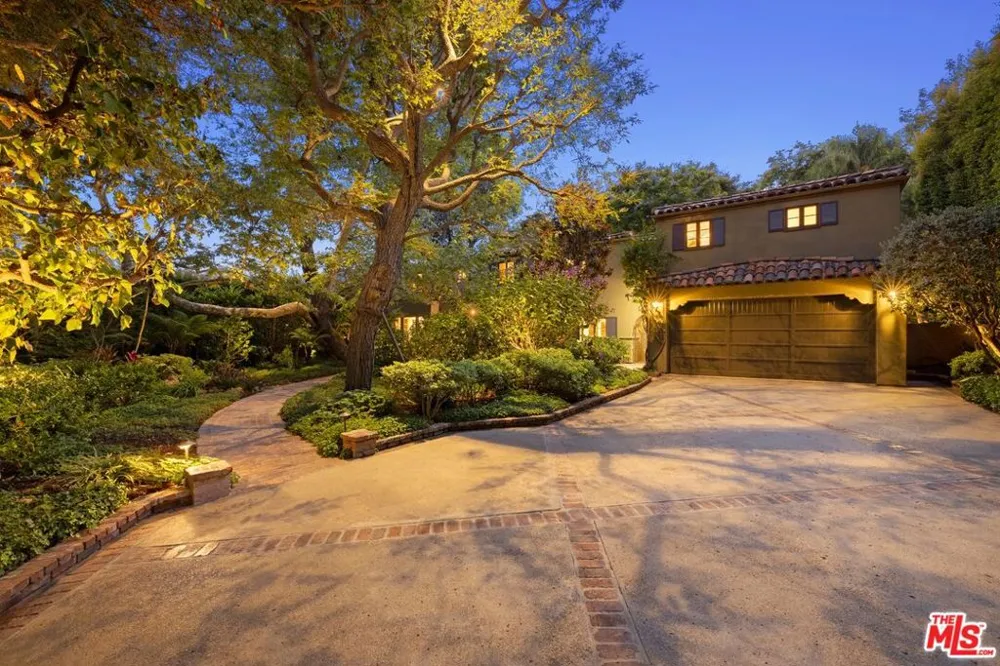 159 Cliffwood Avenue Los Angeles, CA 90049