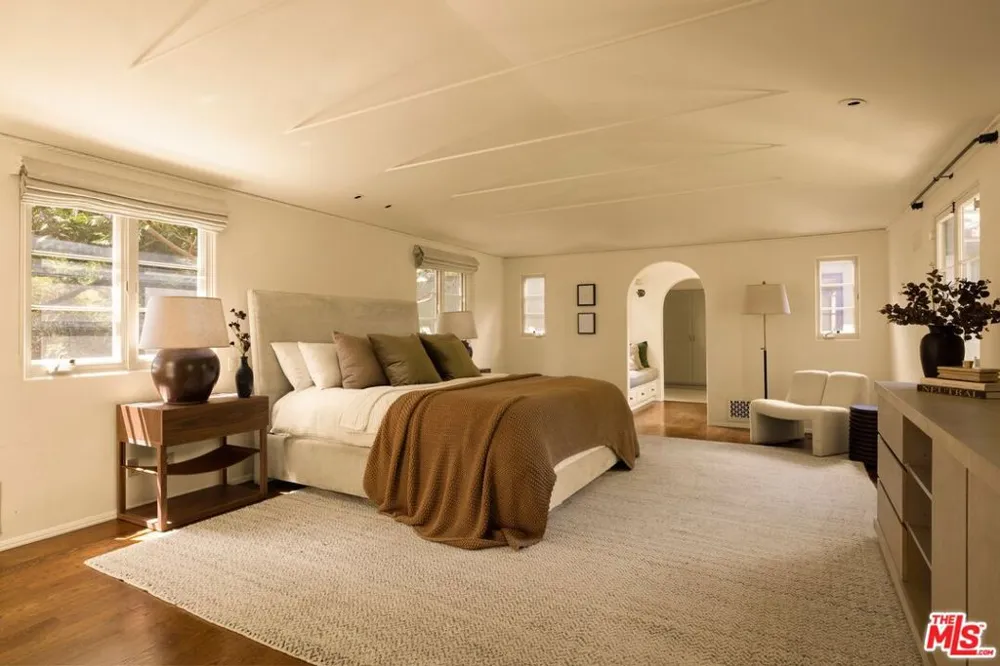 159 Cliffwood Avenue Los Angeles, CA 90049