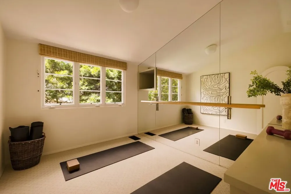 159 Cliffwood Avenue Los Angeles, CA 90049
