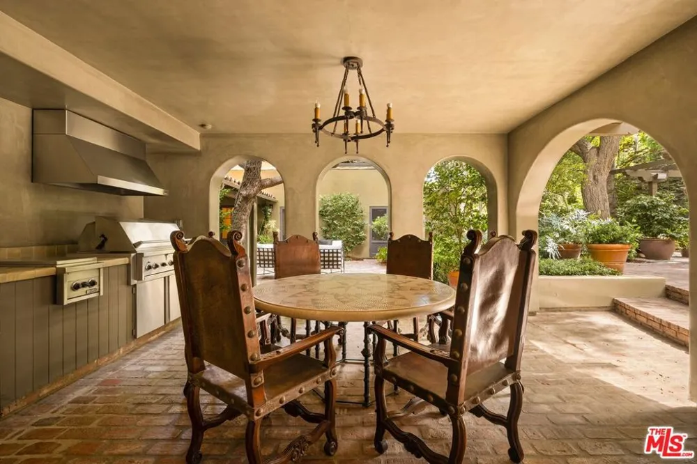 159 Cliffwood Avenue Los Angeles, CA 90049