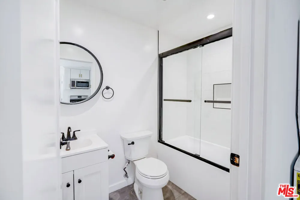 19924 Welby Way #1/2 Winnetka, CA 91306