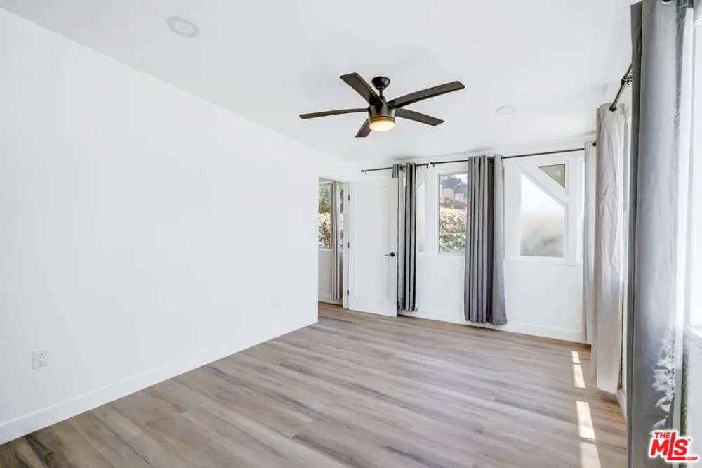 19924 Welby Way #1/2 Winnetka, CA 91306