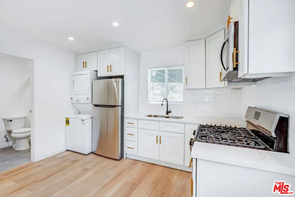 19924 Welby Way #1/2 Winnetka, CA 91306