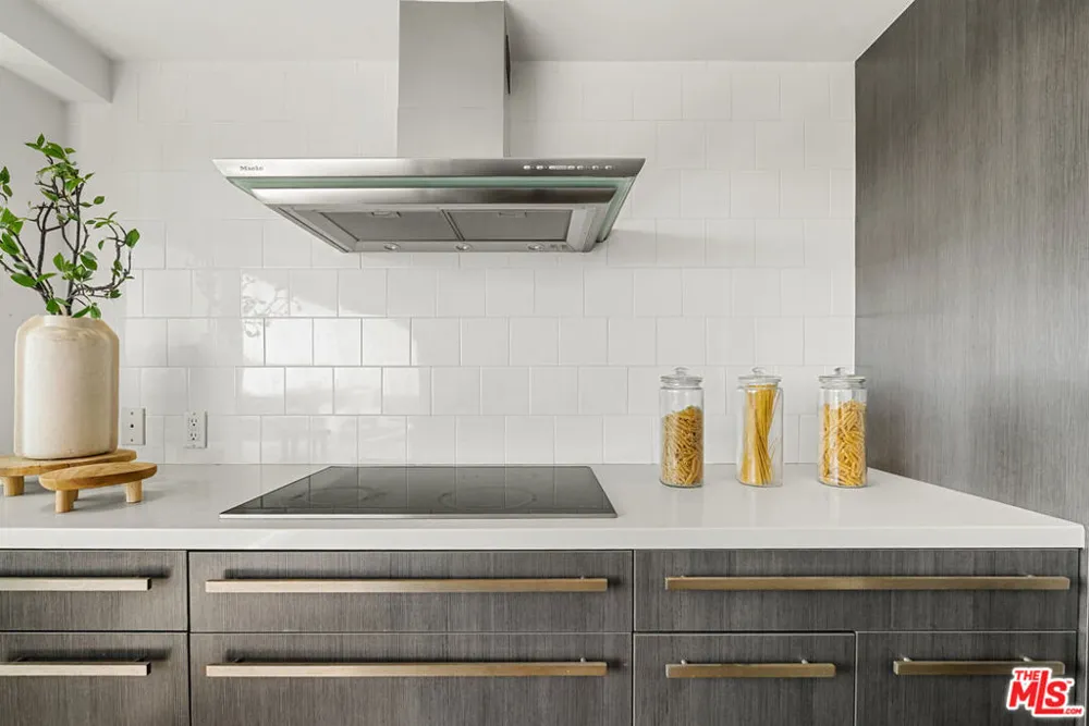 838 Doheny Drive #1001 West Hollywood, CA 90069