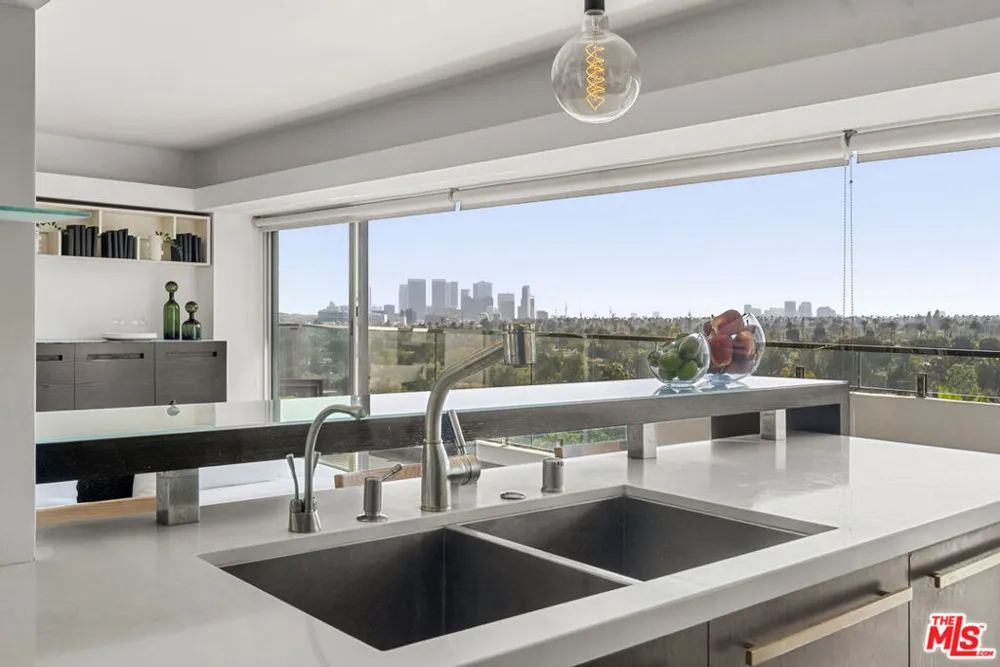 838 Doheny Drive #1001 West Hollywood, CA 90069