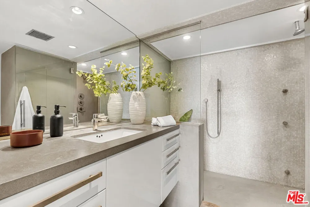 838 Doheny Drive #1001 West Hollywood, CA 90069