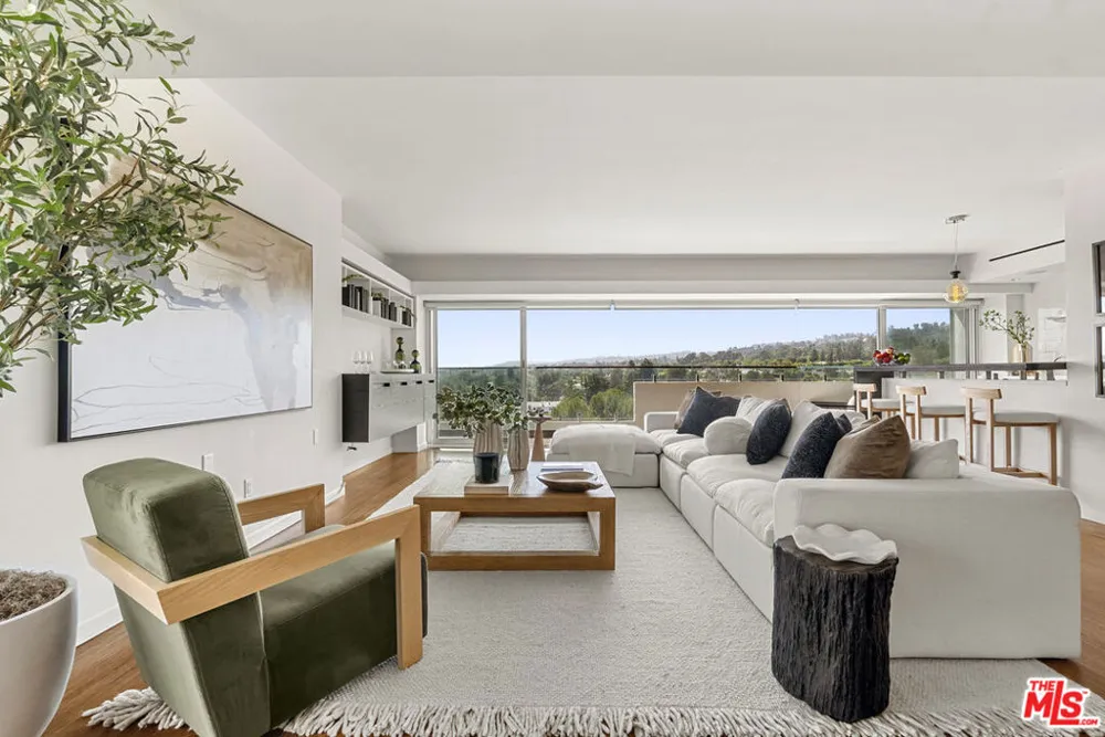 838 Doheny Drive #1001 West Hollywood, CA 90069